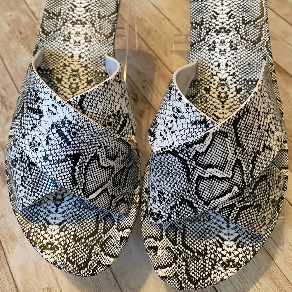 New Qupid snake print sandals sz 5-10